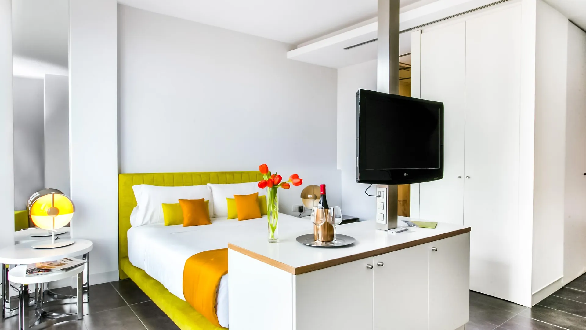 Cosmo Apartments Sants Barcelona 0*,