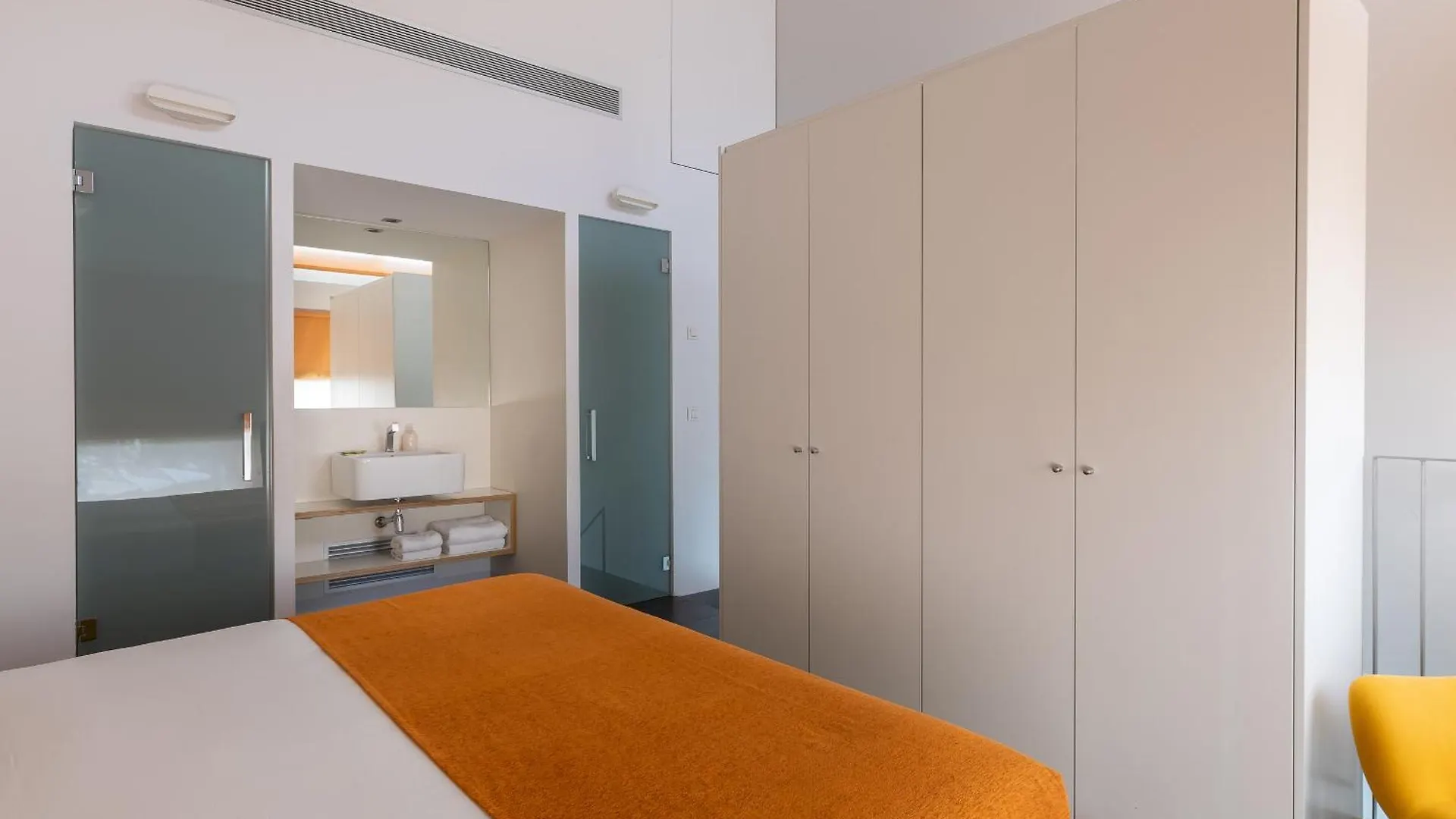 Cosmo Apartments Sants Barcelona 0*,